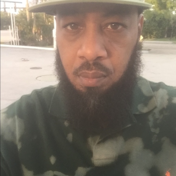 Meet your Posher, Salim - Picture 1 of 2